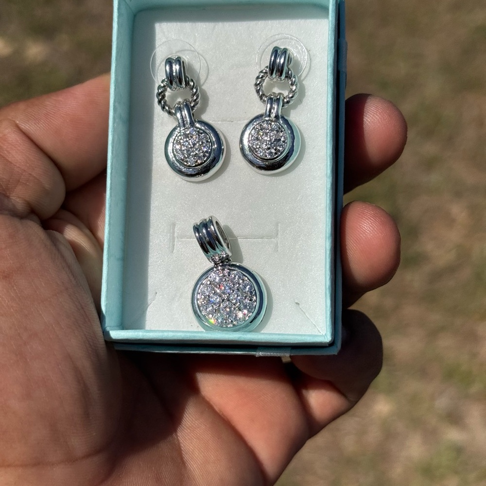 Elegant 925 Silver Jewelry Set with Sparkling Accents, not sure on stones